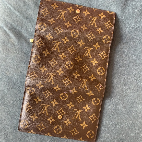 Louis Vuitton : Pochette Passport - Picture 6 of 17